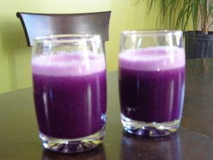 3 cups red cabbage, 1 head of fennel, half apple = beautiful & yummy purple juice! -Chantal