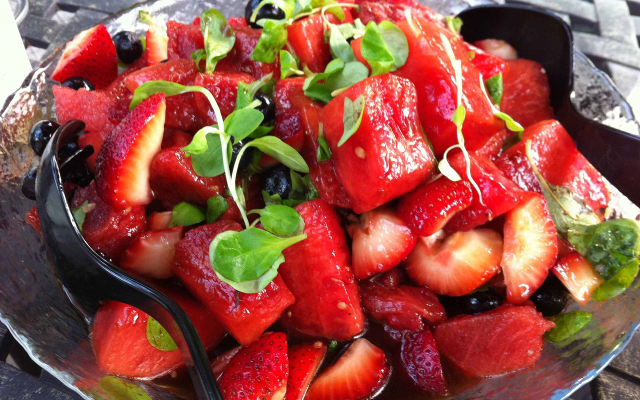 wild-rocket-strawberry-salad-with-citrus-dressing